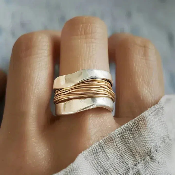 Bague en argent avec fil doré