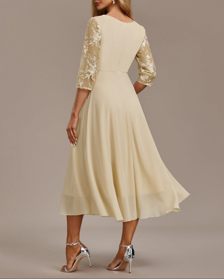 Elin™ - Robe champagne avec de délicates broderies