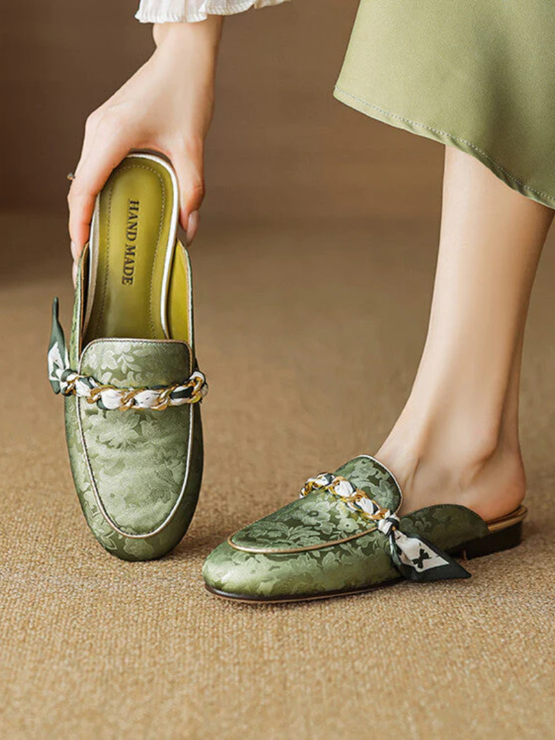Marisa | Mules Mocassins avec Chaîne Décorative
