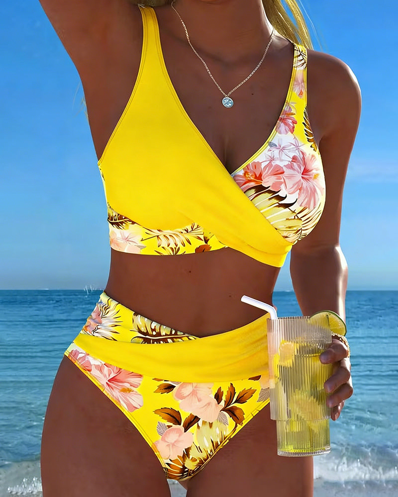 Bikini à motifs floraux contrastés