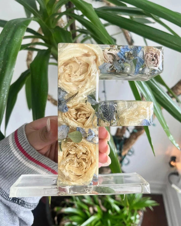 🌸Lampe de nuit artisanale en résine florale