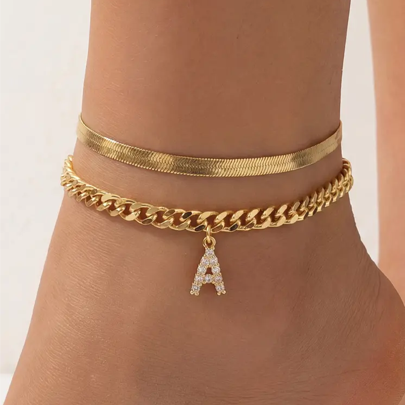Zavélia™ — Bracelet de cheville initiale personnalisé