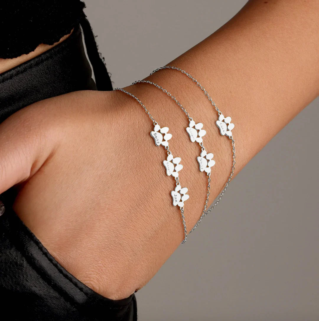 Un bracelet qui dit “je t’aime” sans mots — délicat, symbolique et entièrement personnalisable.