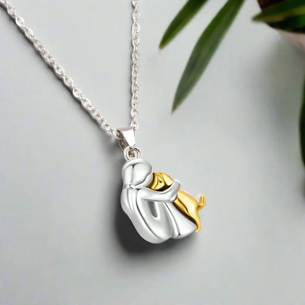Collier Étreinte d’Âme™ | Le souvenir qui vit tout près du cœur