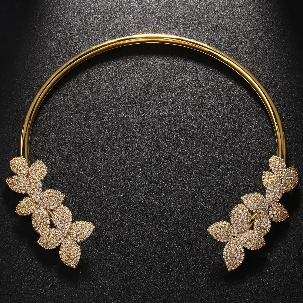 Collier Élégant Fleur en Cristal