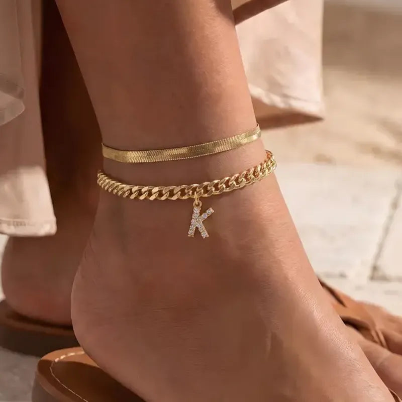 Zavélia™ — Bracelet de cheville initiale personnalisé