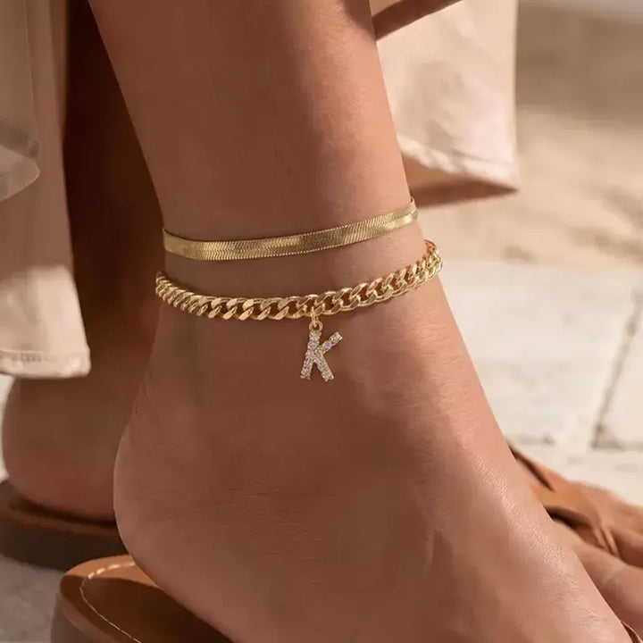 Zavélia™ — Bracelet de cheville initiale personnalisé