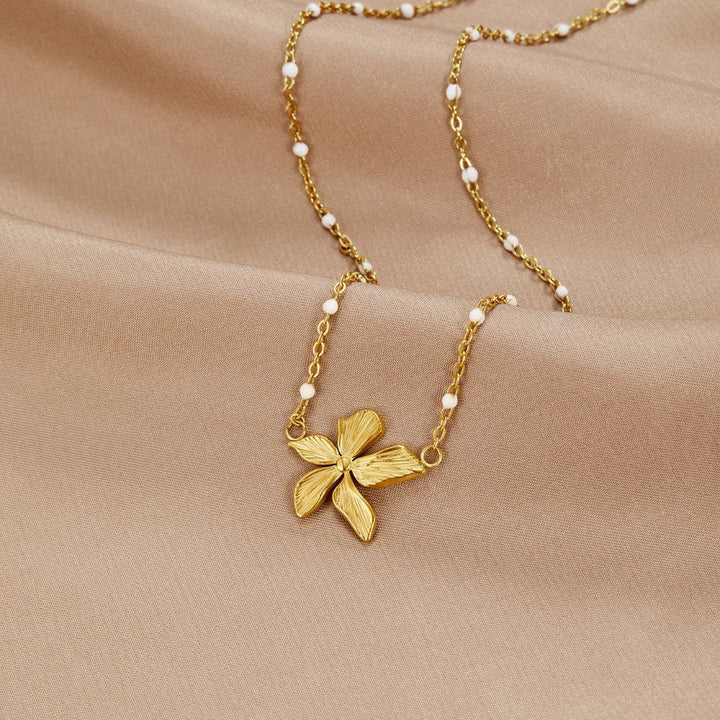 Collier Élégant en Or Couleur avec Fleurs
