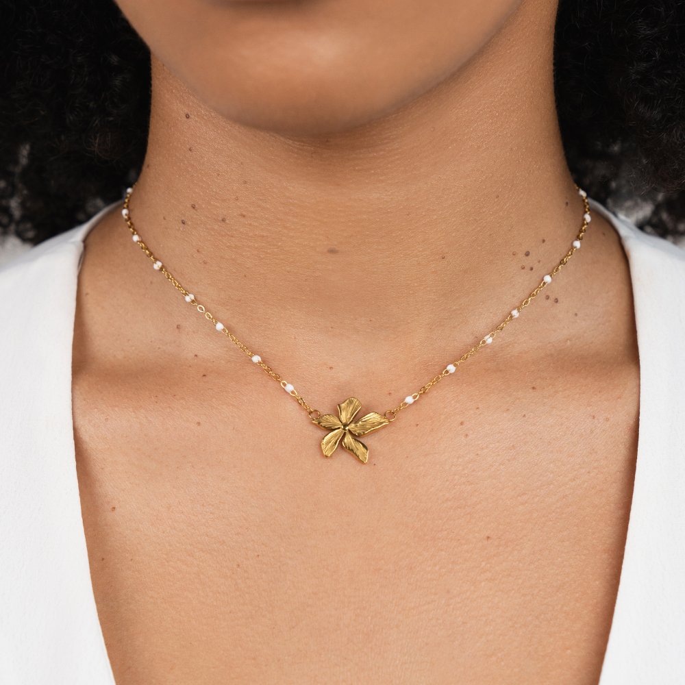 Collier Élégant en Or Couleur avec Fleurs